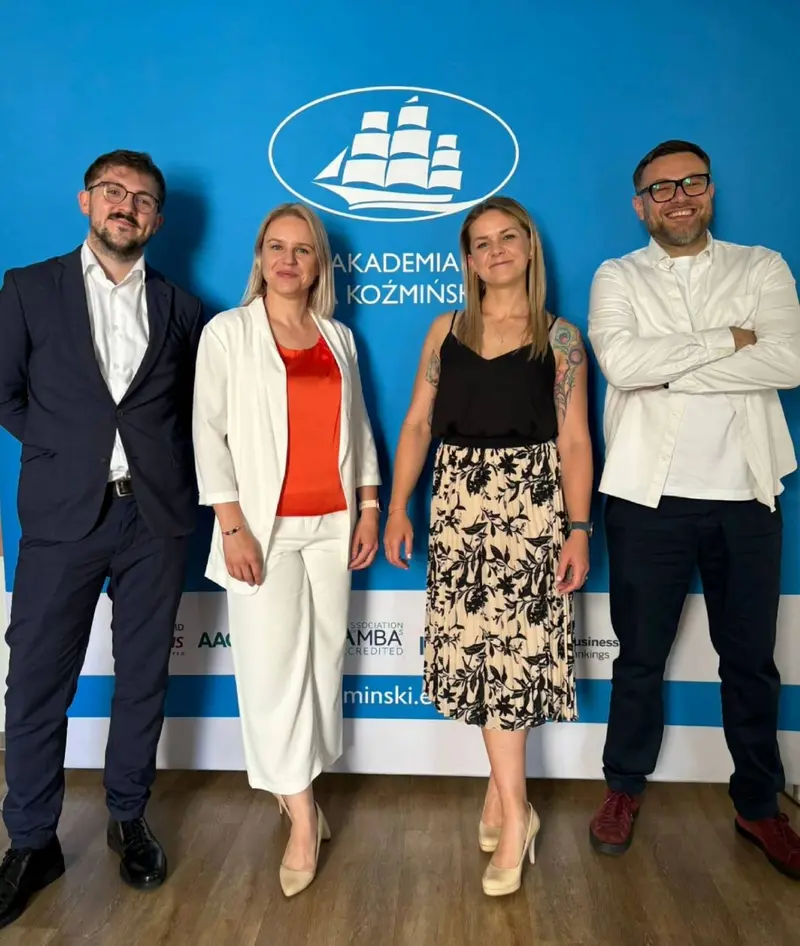 Nasz zespół - cztery uśmiechnięte osoby